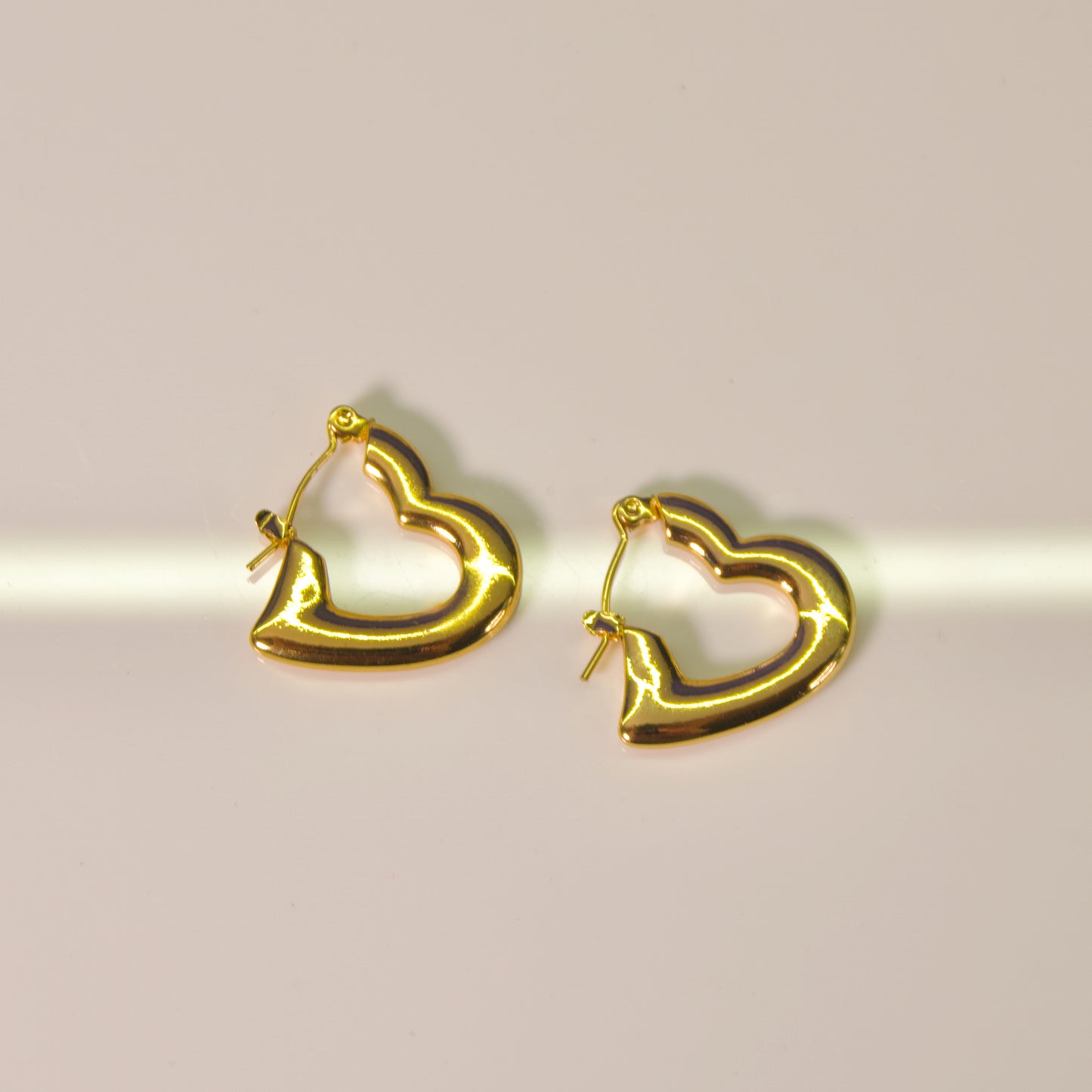 Amora hoops π