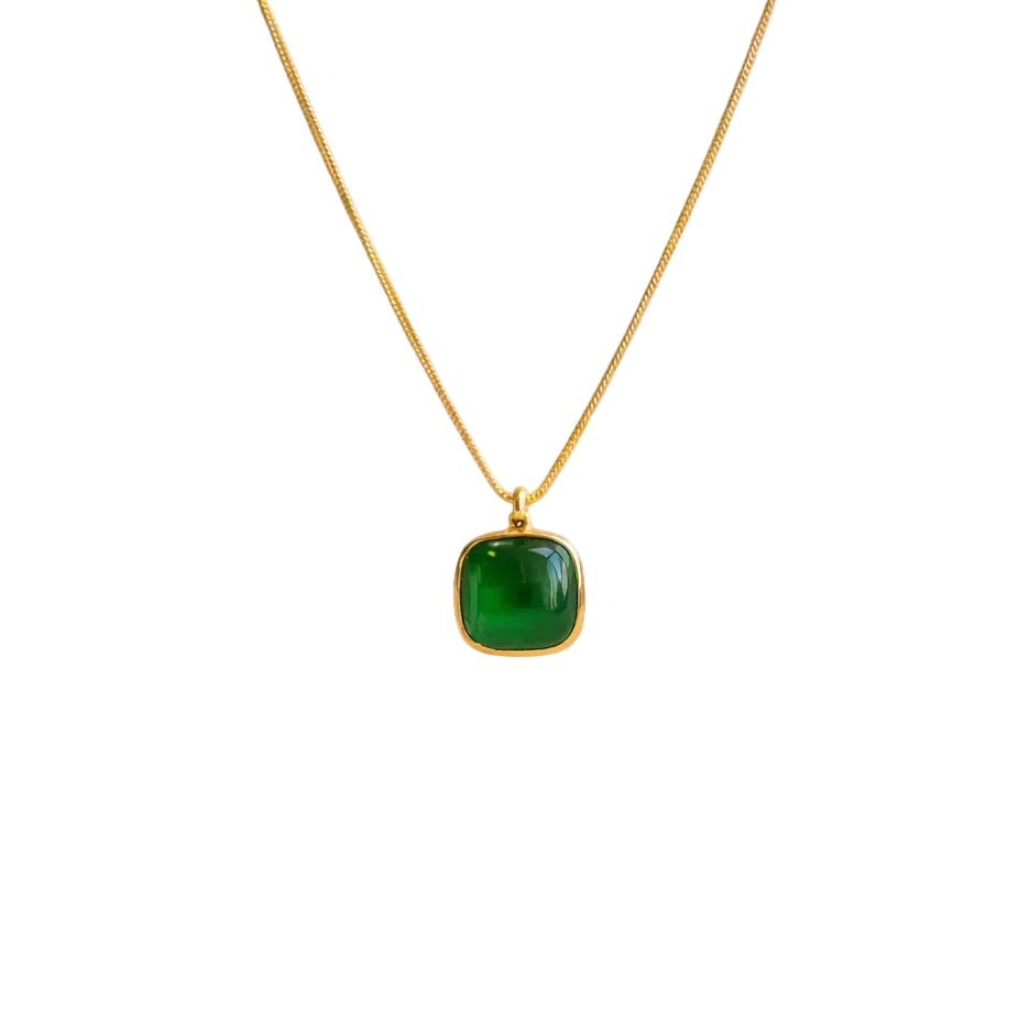 Vivienne Pendant 🟩