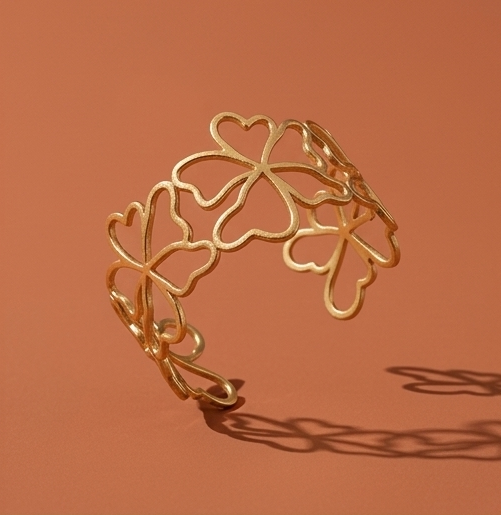 Holly cuff 🌺